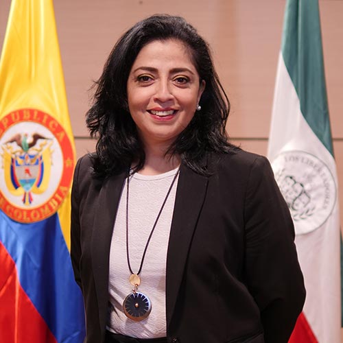 Dra. Ángela Merchán — Rectora
